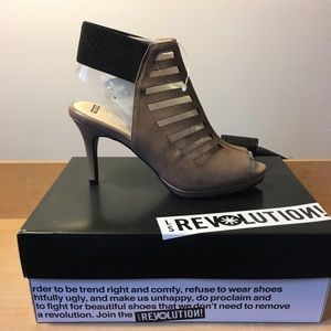 LS Revolution Absolutely Not Heels -Size 8M, Taupe